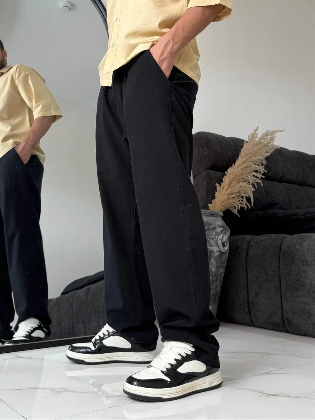 Linen trousers with buttons at the waist