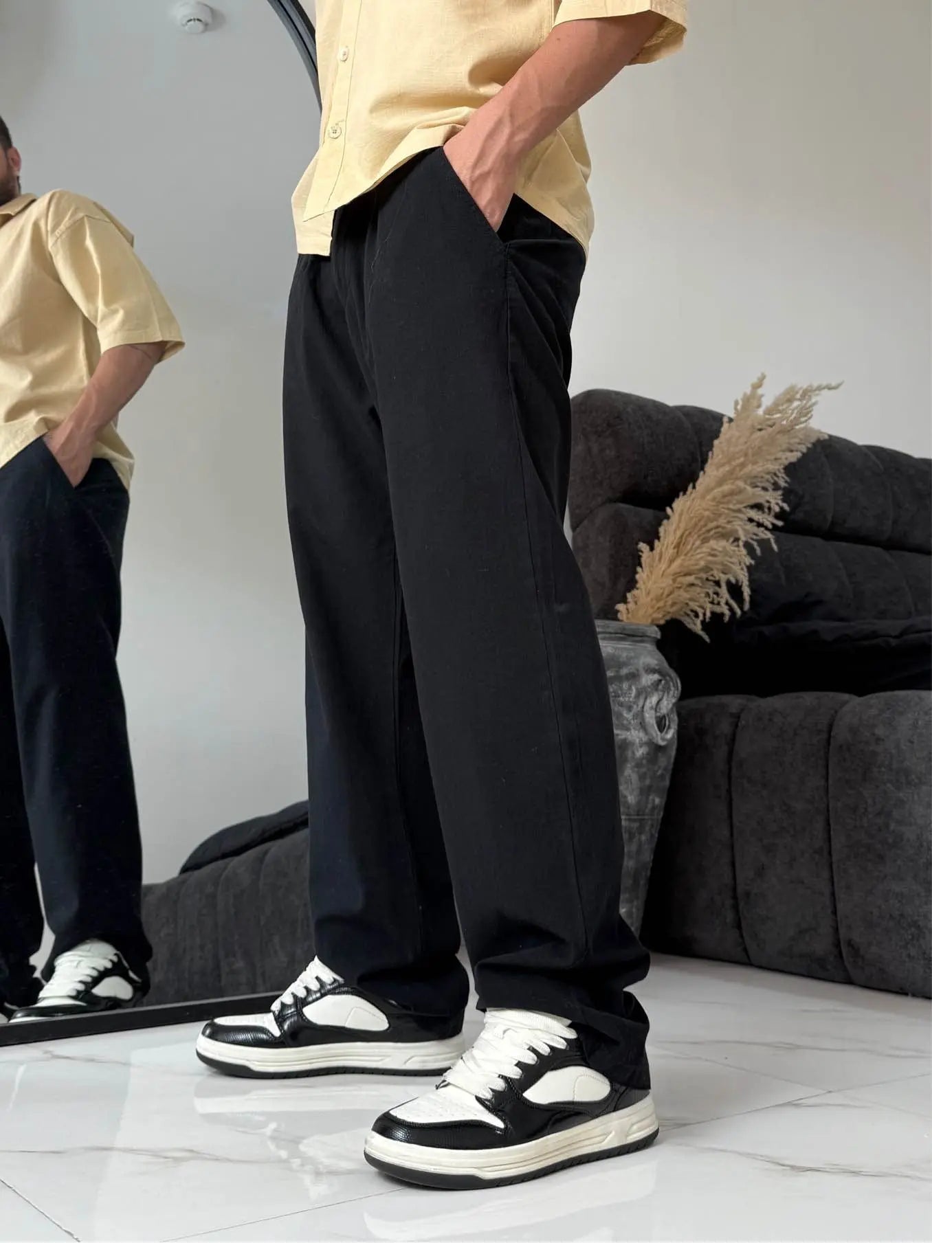 Linen trousers with buttons at the waist