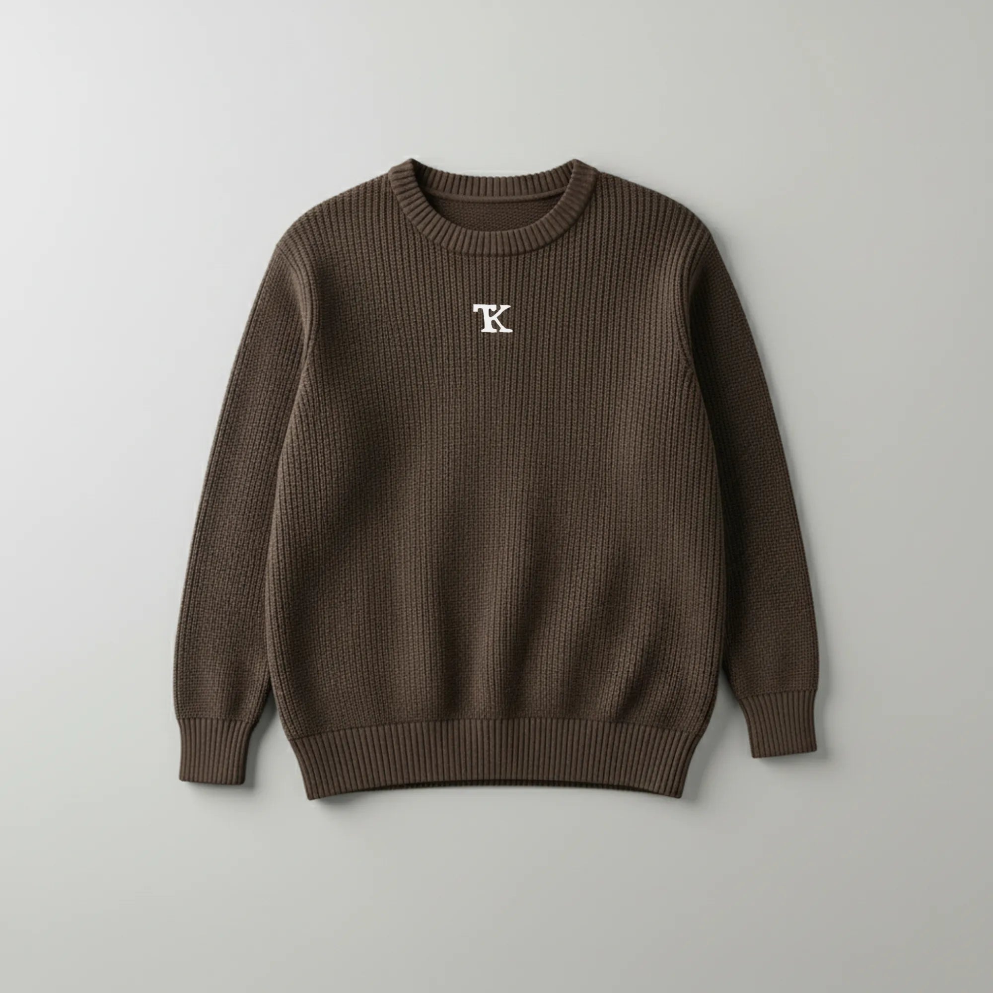 سترةً بياقةٍ دائريةٍ مزخرفةً بنسيجٍ محبوكٍ مُربّع