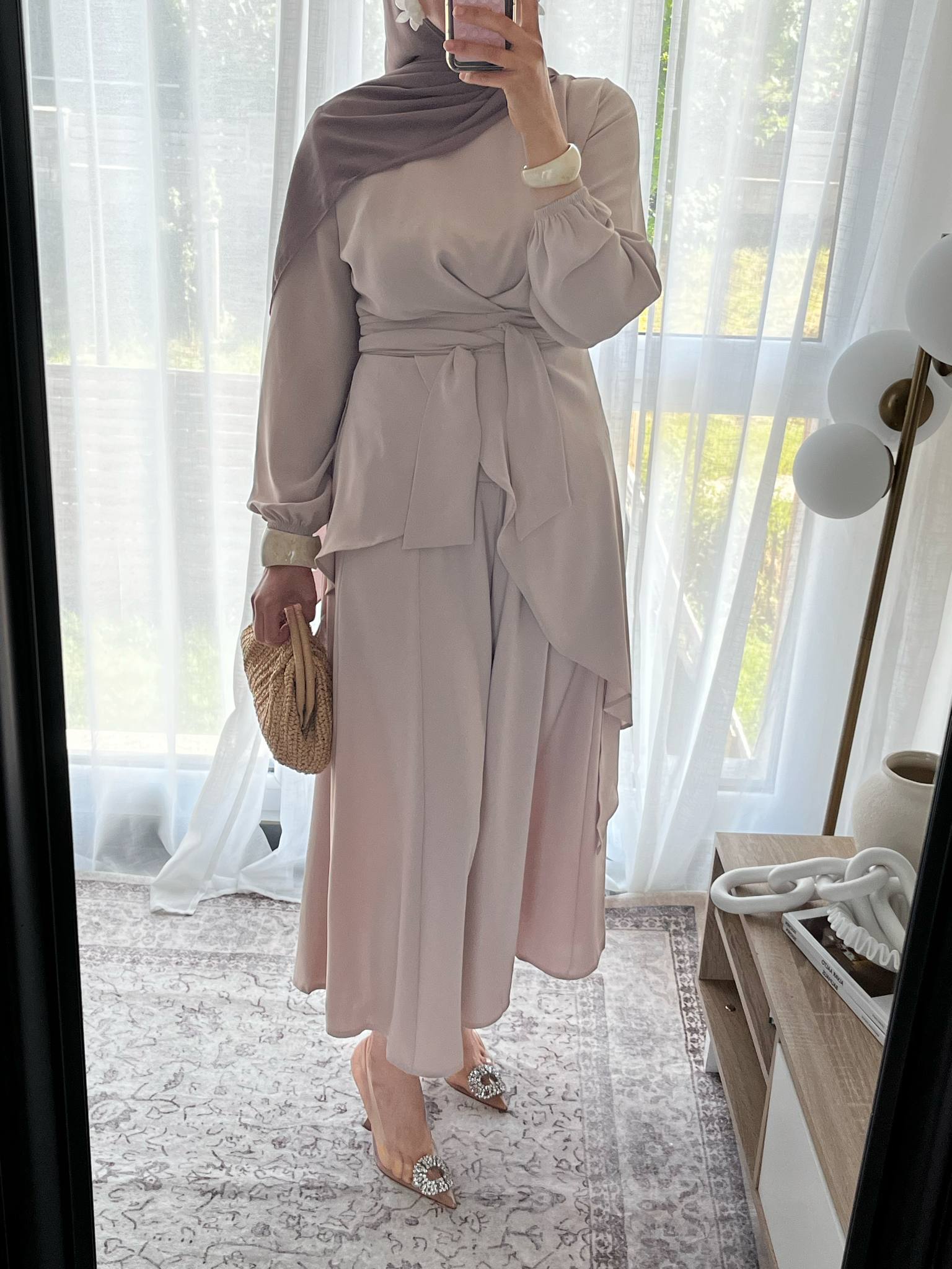 Ensemble Lady Nude