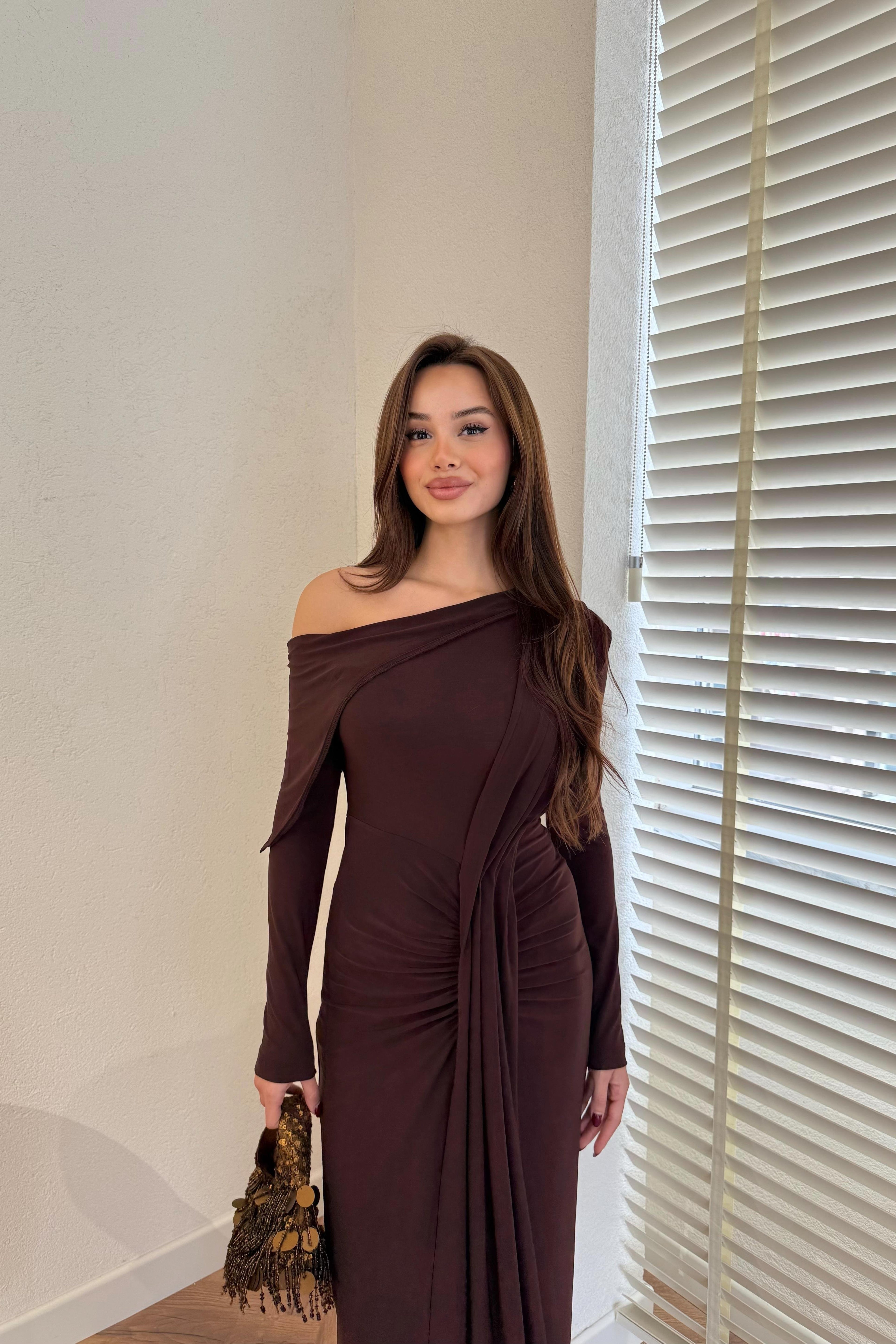 Off-the-Shoulder Pleated Flowy Dress - BROWN